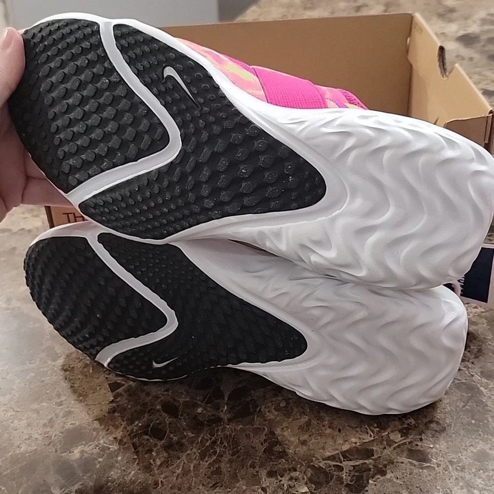 Nike React flow Youth Sneakers Size 6.5 Youth fits Woman's sz 8